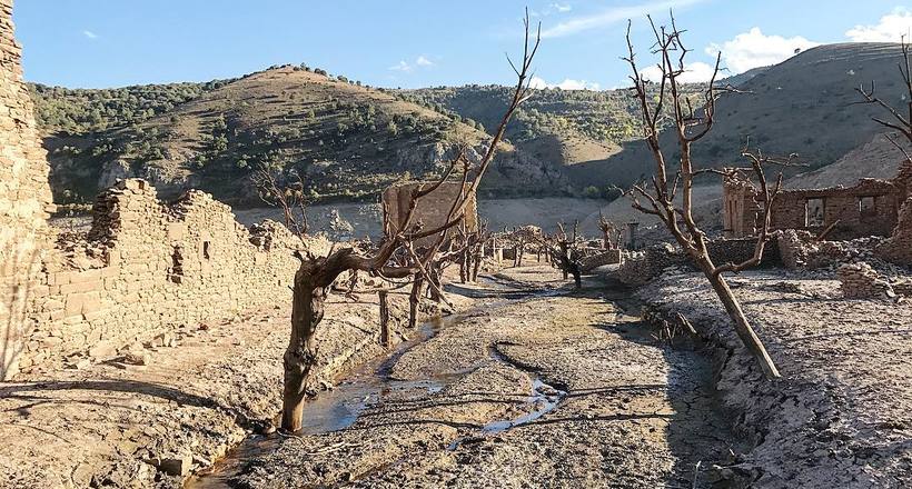 Відео: Найсильніша посуха оголила руїни старого затопленого міста в Іспанії