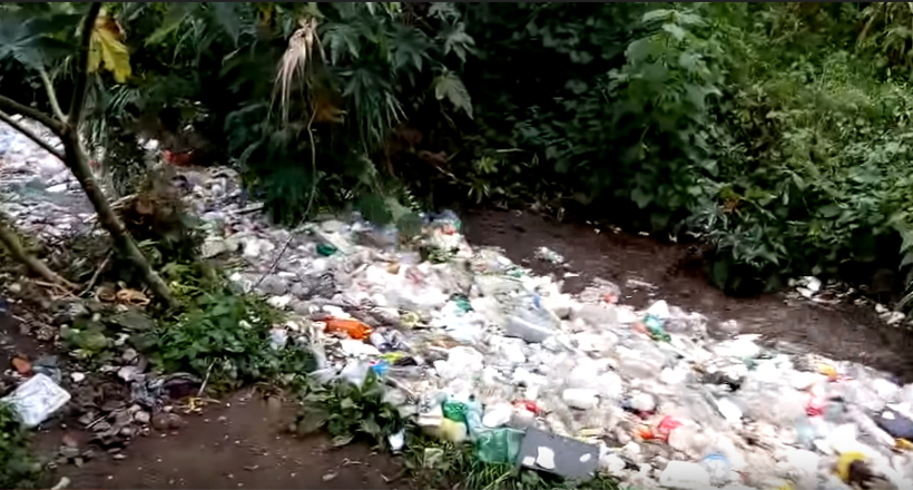 Відео: В Гватемалі можна посидіти на березі сміттєвої ріки, що несе свої води «до моря