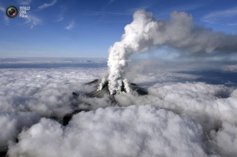 Відео тижня: Пробудження вулкана Онтаке в Японії