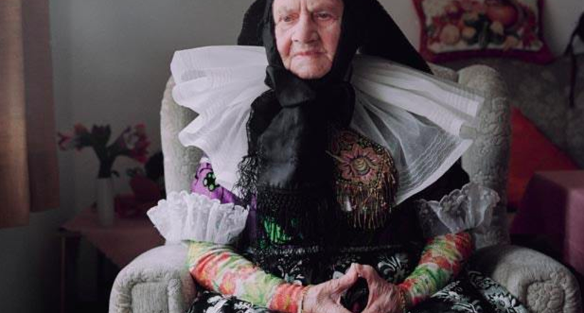 «Вінтажні королеви»: останні німкені на планеті, які носять традиційні костюми