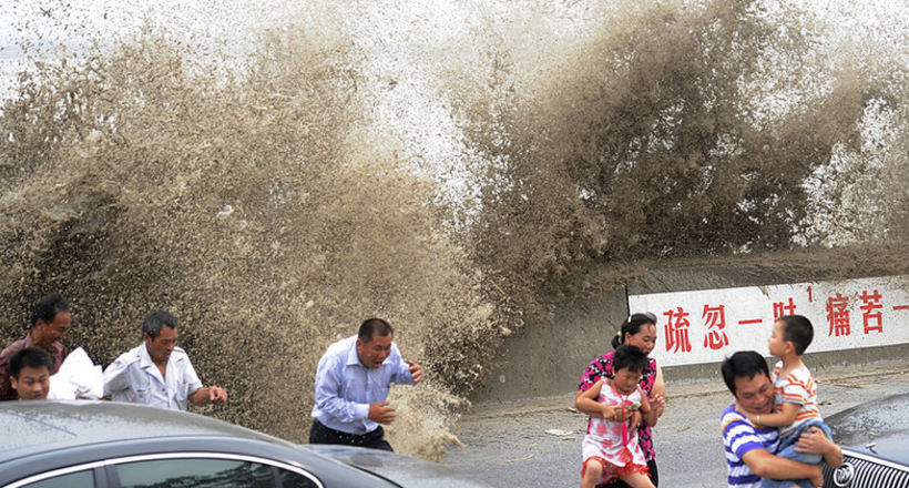 15 фотографій розгніваної водної стихії, які вселяють жах 