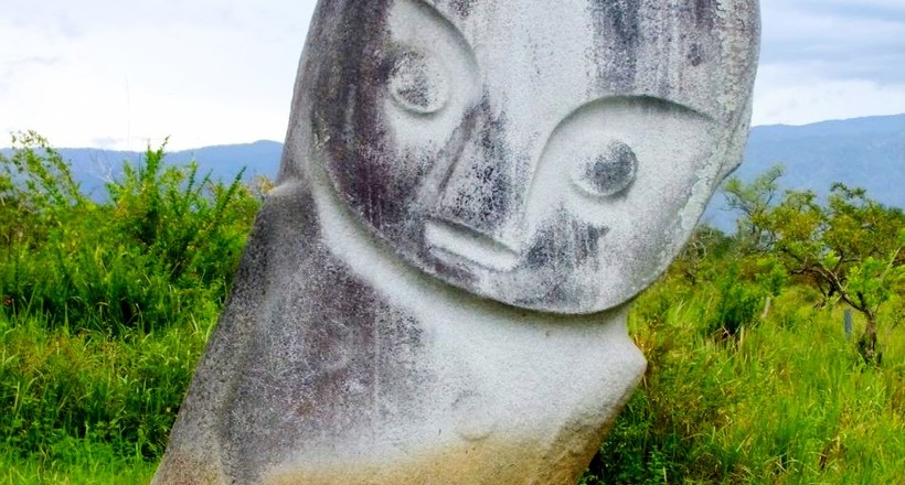 Яка цивілізація залишила гігантські статуї в долині Бада