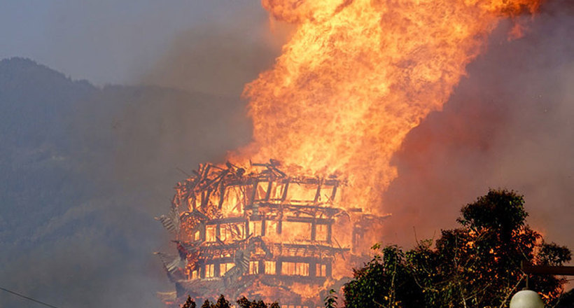 Відео: Як у Китаї згоріла найвища дерев'яна пагода Азії