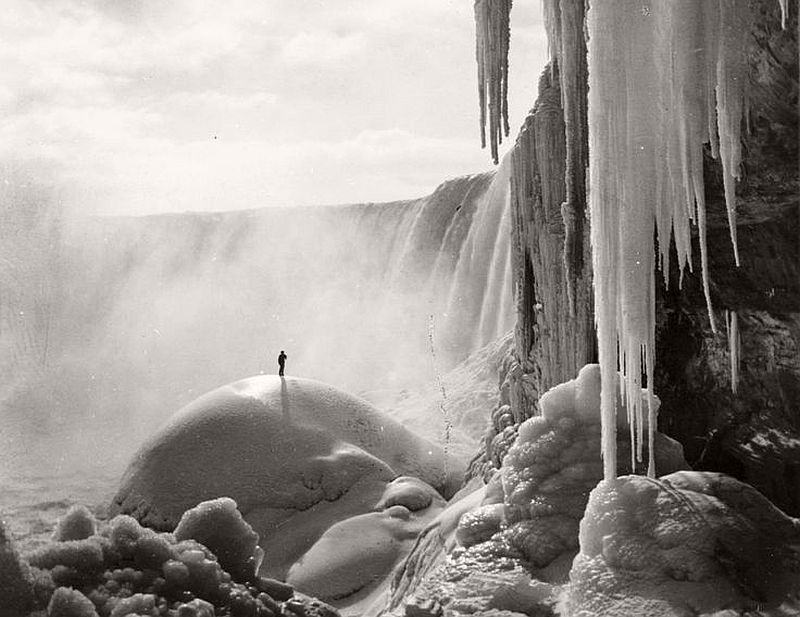 Фантастичні пейзажі Ніагарського водоспаду в льодах на старовинних фотографіях