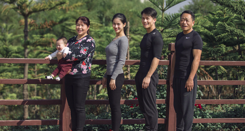 Китайська сім'я 6 місяців займалася спортом, і результат прославив його на весь світ