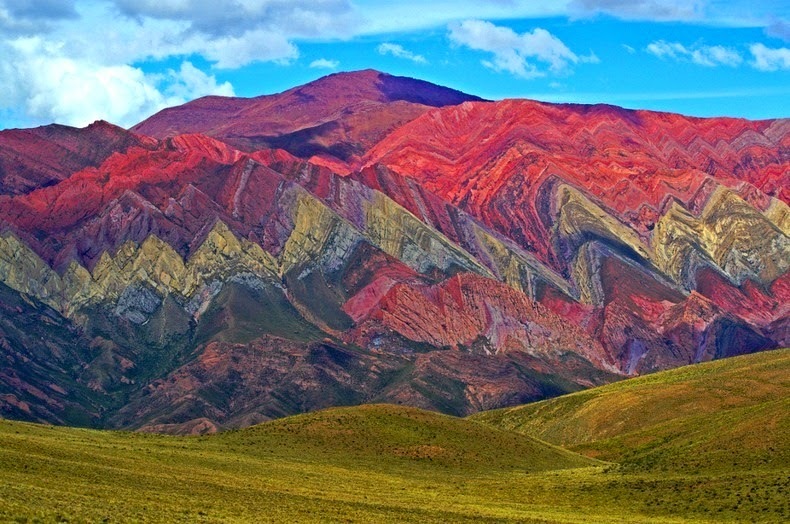 Сім місць на нашій планеті, де можна побачити кольорові гори