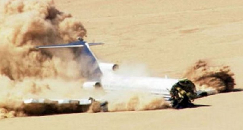Відео краш-тесту пасажирського літака у пустелі