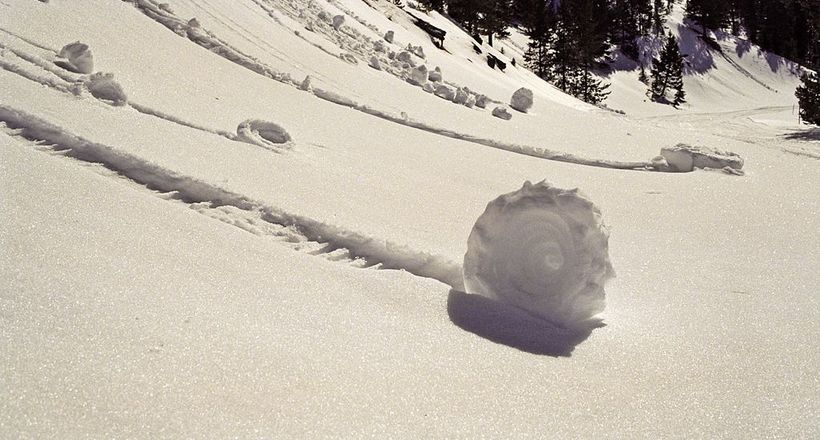 Відео, як зима сама, без людської допомоги ліпить сніжки