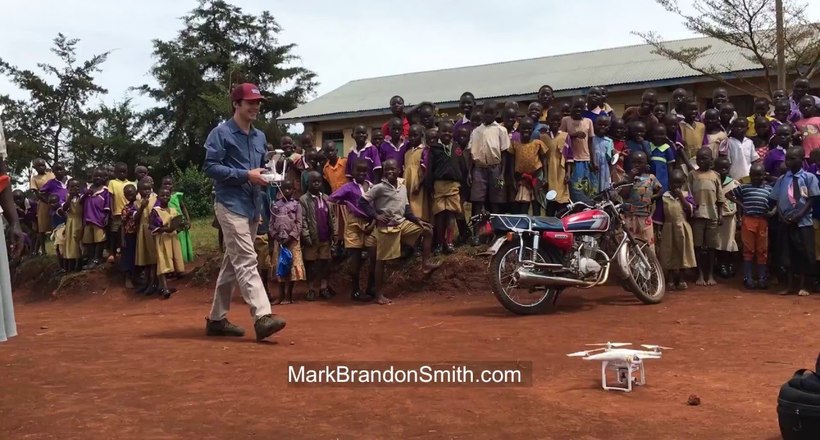 Відео: Африканським дітям вперше показують квадрокоптер