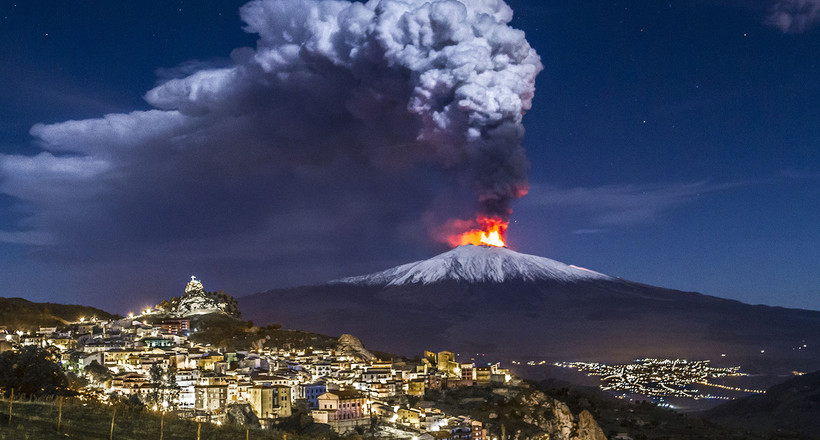 Етна: грізний вулкан, який зупинився перед процесією віруючих сицилійців