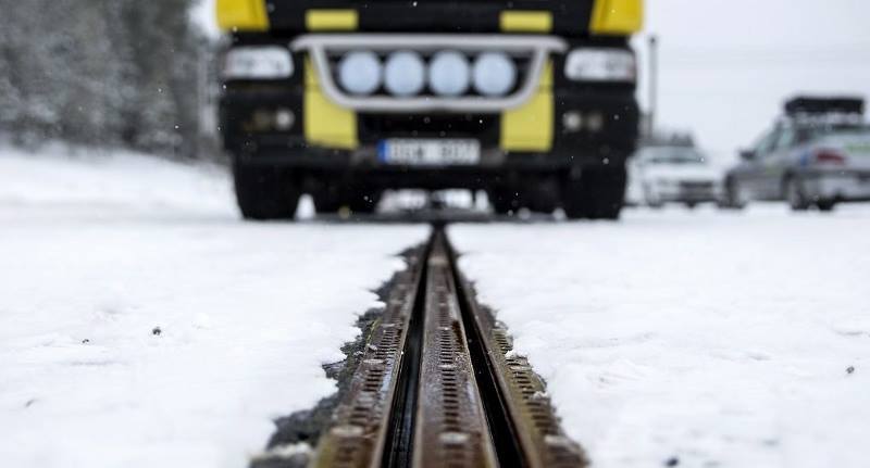 У Швеції з'явилася дорога, яка заряджає електромобілі