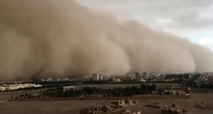 Відео: Як пилова буря накриває стародавній іранське місто Йезд