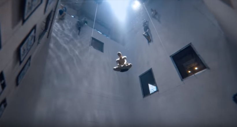 Відео: Дайвер занурився на 33 метри в позі лотоса