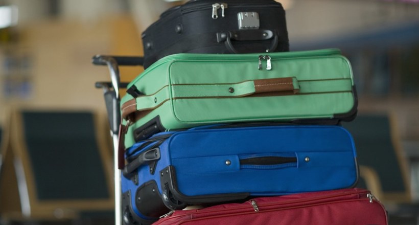 Секрет всіх зламаних валіз розкрито: жорстоке поводження з багажем потрапило на відео