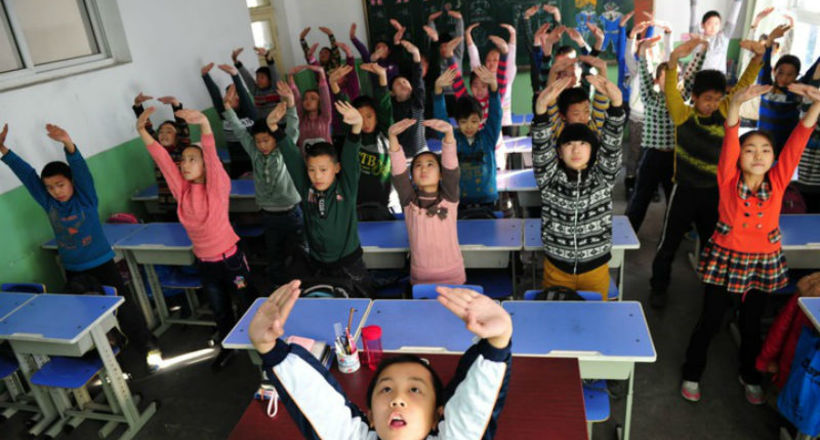Школа Китаю використовує систему розпізнавання осіб, щоб діти не відволікалися на уроках
