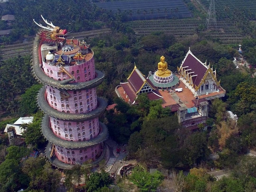 Ват Сампхан — неймовірний храм дракона в Таїланді
