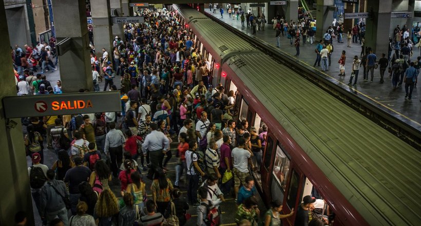 Метро Венесуели стало безкоштовним, так як в країні скінчилася папір для квитків