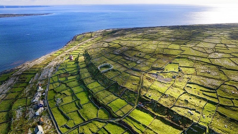 Навіщо ірландці століттями зводили кам'яні стіни на острові