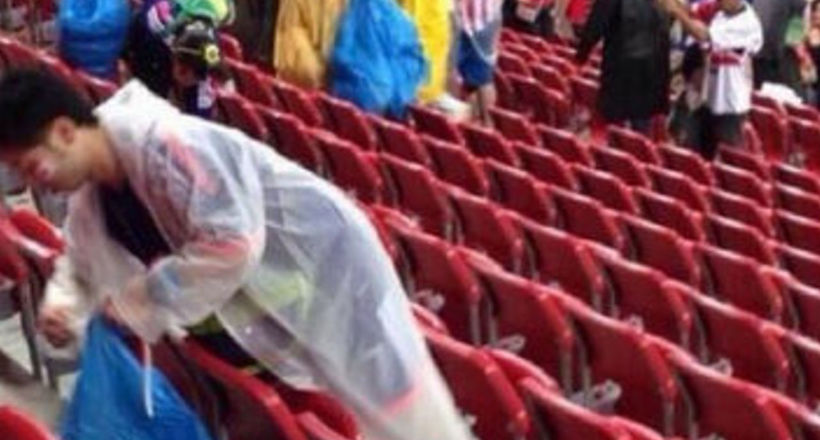 Відео: Японські вболівальники прибрали сміття після матчу на стадіоні в Саранську