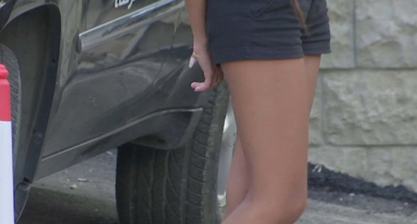 Відео: Сексуальна форма дівчат-поліцейських в Лівані підкорила всіх, крім місцевих