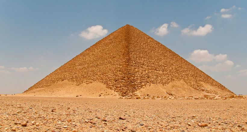 «Рожева» піраміда — перша справжня піраміда Єгипту