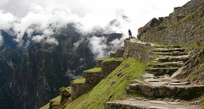 Дороги інків — грандіозна дорожня мережа, аналогів якої немає у світовій історії
