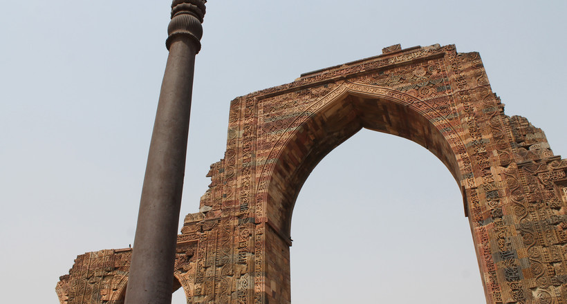Загадка залізної колони в Делі: чому вона не іржавіла, адже їй вже 1600 років
