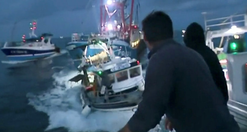 Відео з Ла-Маншу: Французькі та англійські рибалки влаштували в протоці битву 