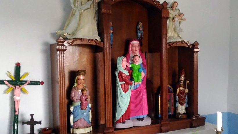Богородиця в рожевому плащі: в Іспанії знову невдало відреставрували статую XV століття