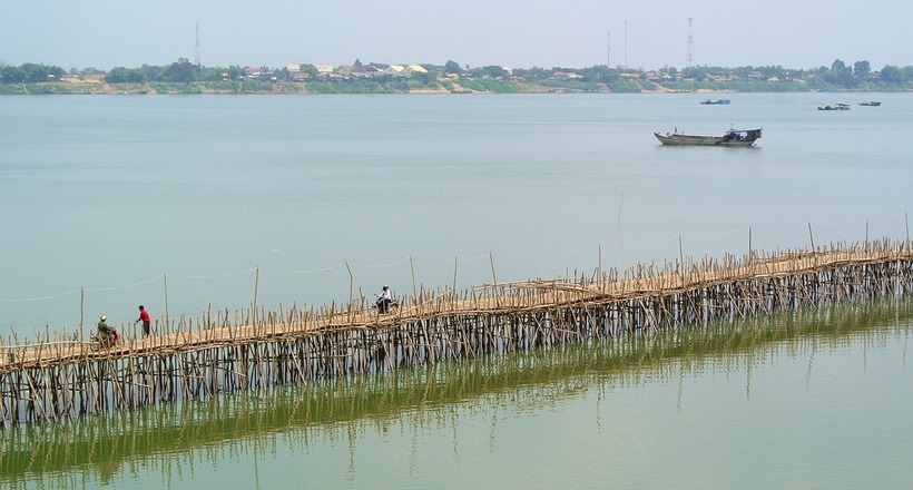 Немислимий бамбуковий міст в Камбоджі, який будують щороку