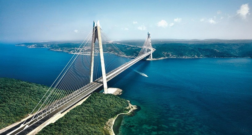 Міст султана Селіма Явуза через Босфор: найширший підвісний міст у світі