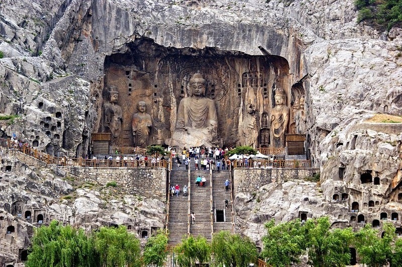 100 000 статуй і 2000 печер: неймовірний комплекс храмів, вирізаний прямо в скелях