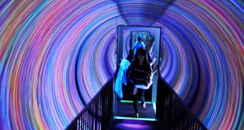 Відео: Непередбачуваний музей оптичних ілюзій, де за кожним кутом криються чудеса