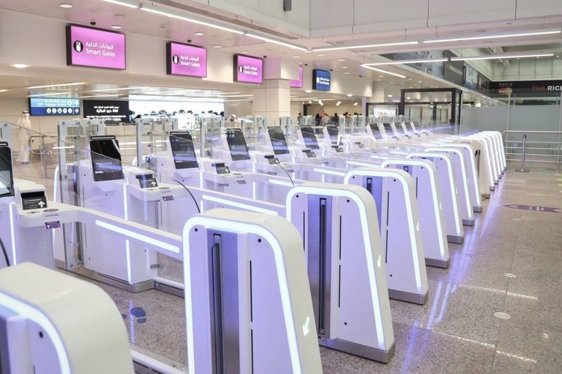 Паспортний контроль без співробітників аеропорту: в Дубаї заробив «розумний тунель»