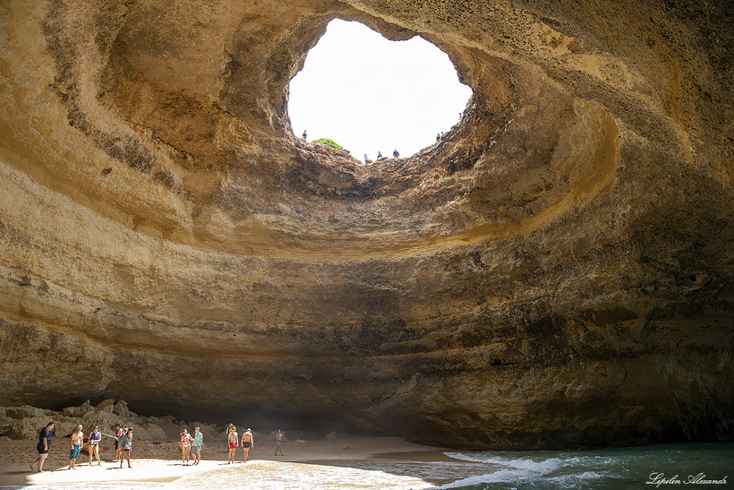 Печера Бенагил 