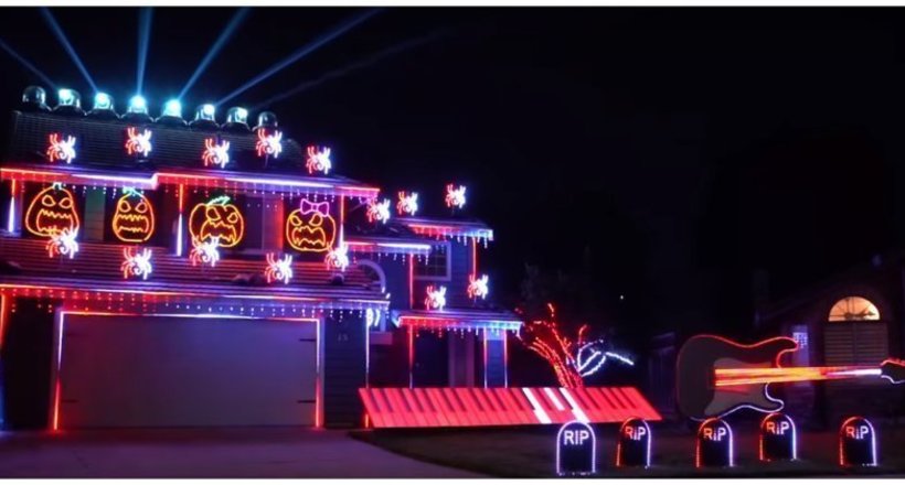 Відео: Житель США щороку влаштовує дивовижне світлове шоу на честь Хеллоуїна