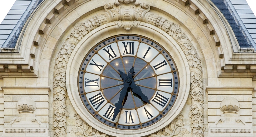 Паризький збій: чому в Парижі одночасно зупинилися всі маятникові годинники