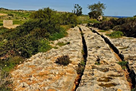Загадкові сліди від коліс на Мальті