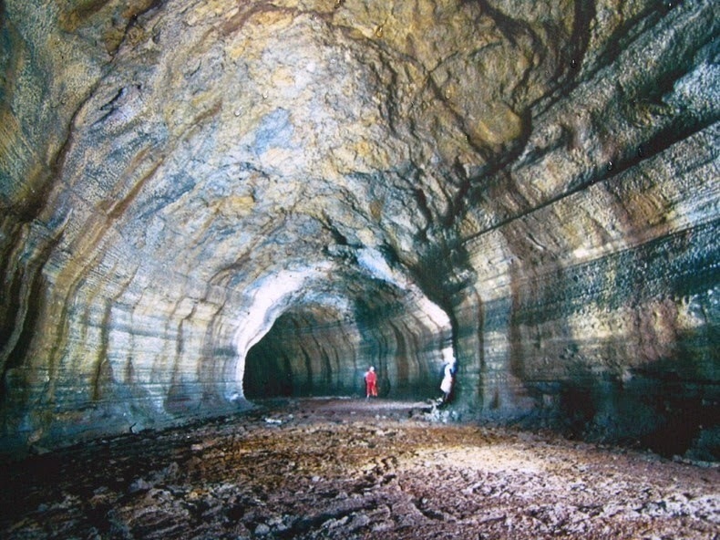 Фантастичні печери острова Чеджудо, за яким колись текла лава