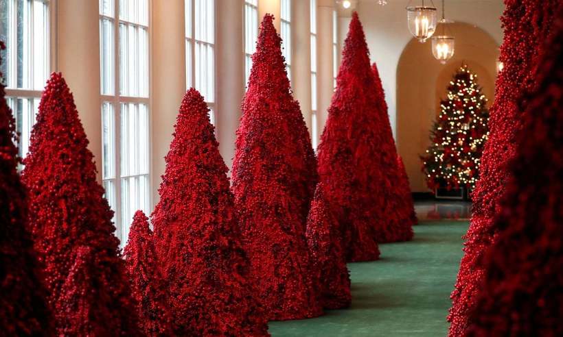 Як Меланія Трамп прикрасила Білий дім до Різдва у фотографіях