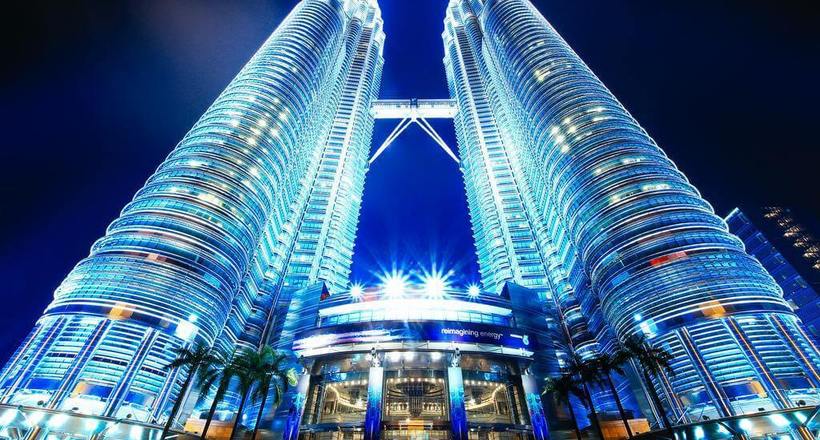 Петронас в Куала-Лумпурі: як будували найвищі вежі-близнюки в світі
