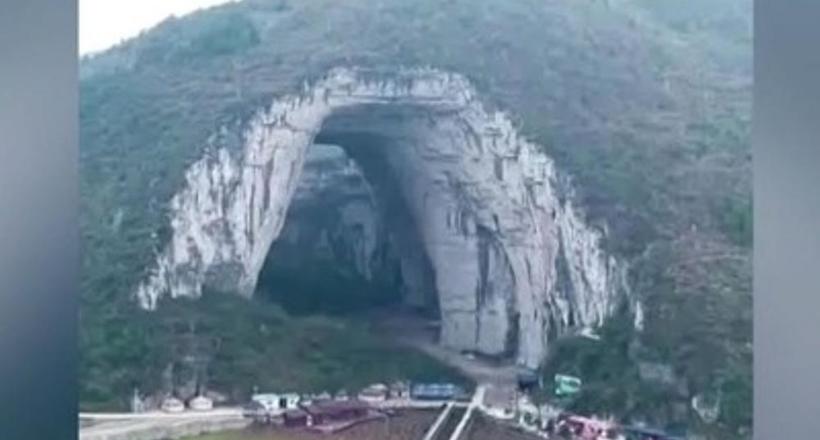 Безпілотник зафіксував на відео фантастичну кам'яну арку величезних розмірів