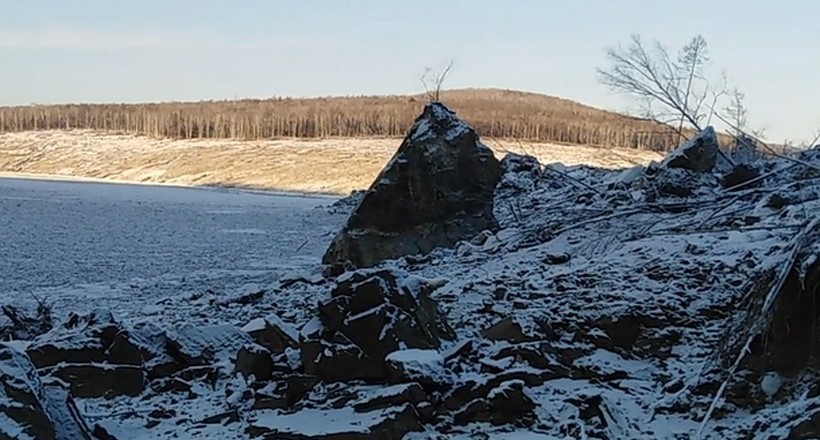 У Хабаровському краї впав великий метеорит і перекрив річку