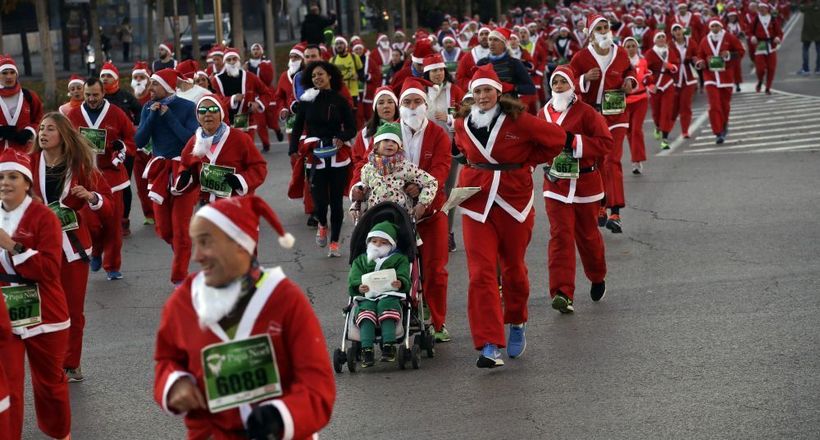 Відео: З іспанської столиці пробігли 7000 Санта-Клаусів