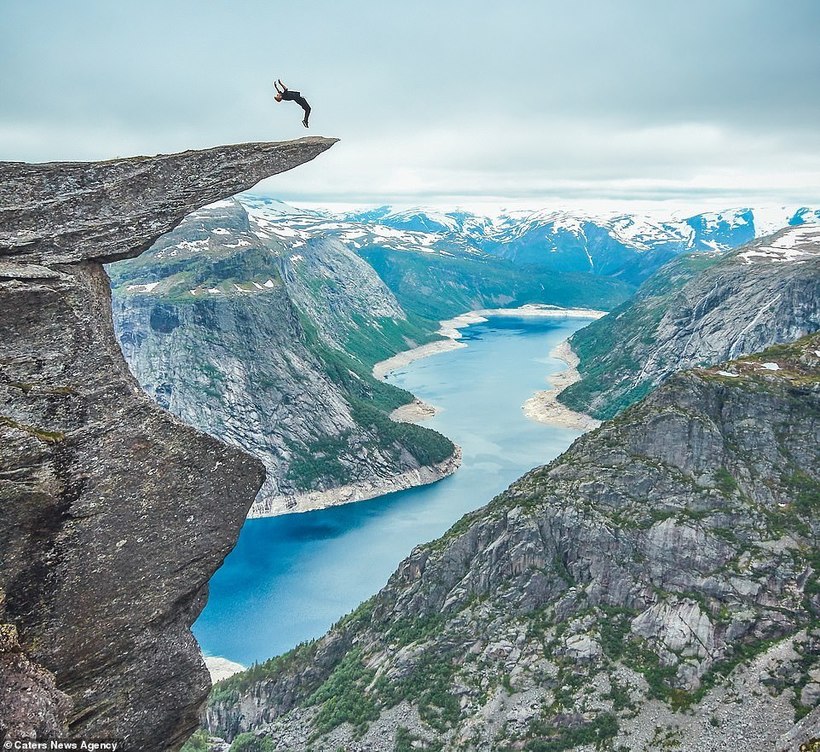 14 екстремальних фото небезпечних трюків на знаменитому Мовою Троля в Норвегії