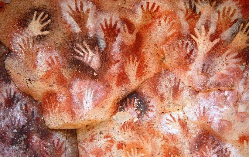 Наскальні малюнки, яких більше немає ніде в світі: печера рук в Аргентині 