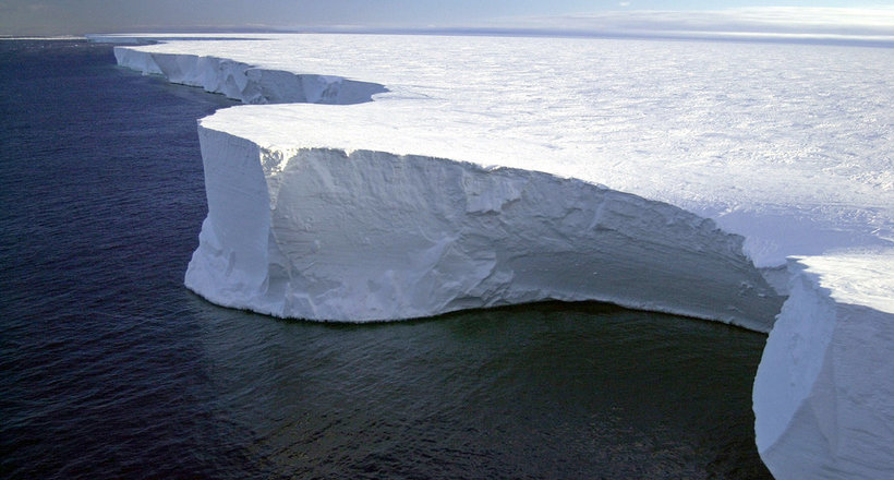 Антарктида тане зсередини: вчені виявили величезну порожнину під крижаним щитом