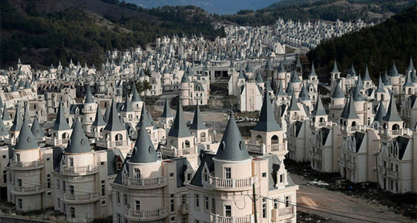 Відео: Місто-привид з сотень покинутих «казкових замків» у Туреччині