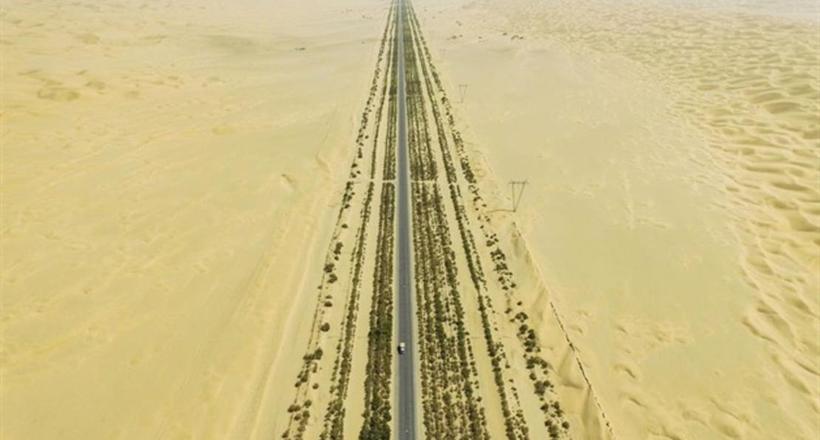 Заради чого китайці побудували 450 км траси посеред пустелі, де ніхто не живе