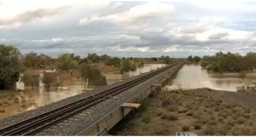 Відео: Суша в одну мить стала морем — як прибувала вода під час зливи в Австралії